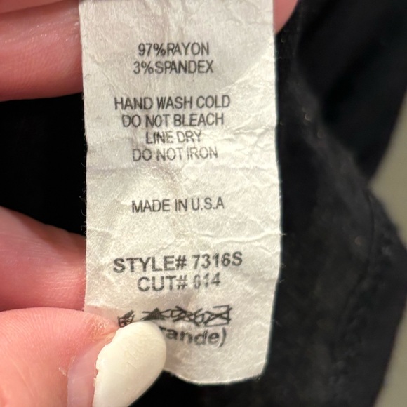 Ginger G. Ladies Black Sleeveless Knit Top.  Size Large - Picture 3 of 5